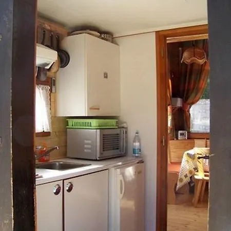 Апартаменти Pretty Chalet With Jacuzzi In Chamonix-Mont-Blanc *