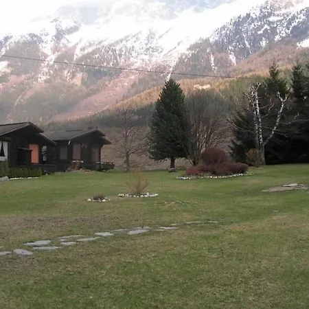 Апартаменти Pretty Chalet With Jacuzzi In Chamonix-Mont-Blanc Шамоні