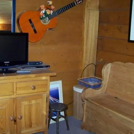 Апартаменти Pretty Chalet With Jacuzzi In Chamonix-Mont-Blanc Шамоні