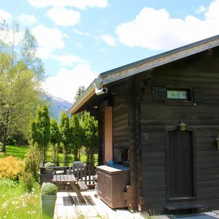 Апартаменти Pretty Chalet With Jacuzzi In Chamonix-Mont-Blanc